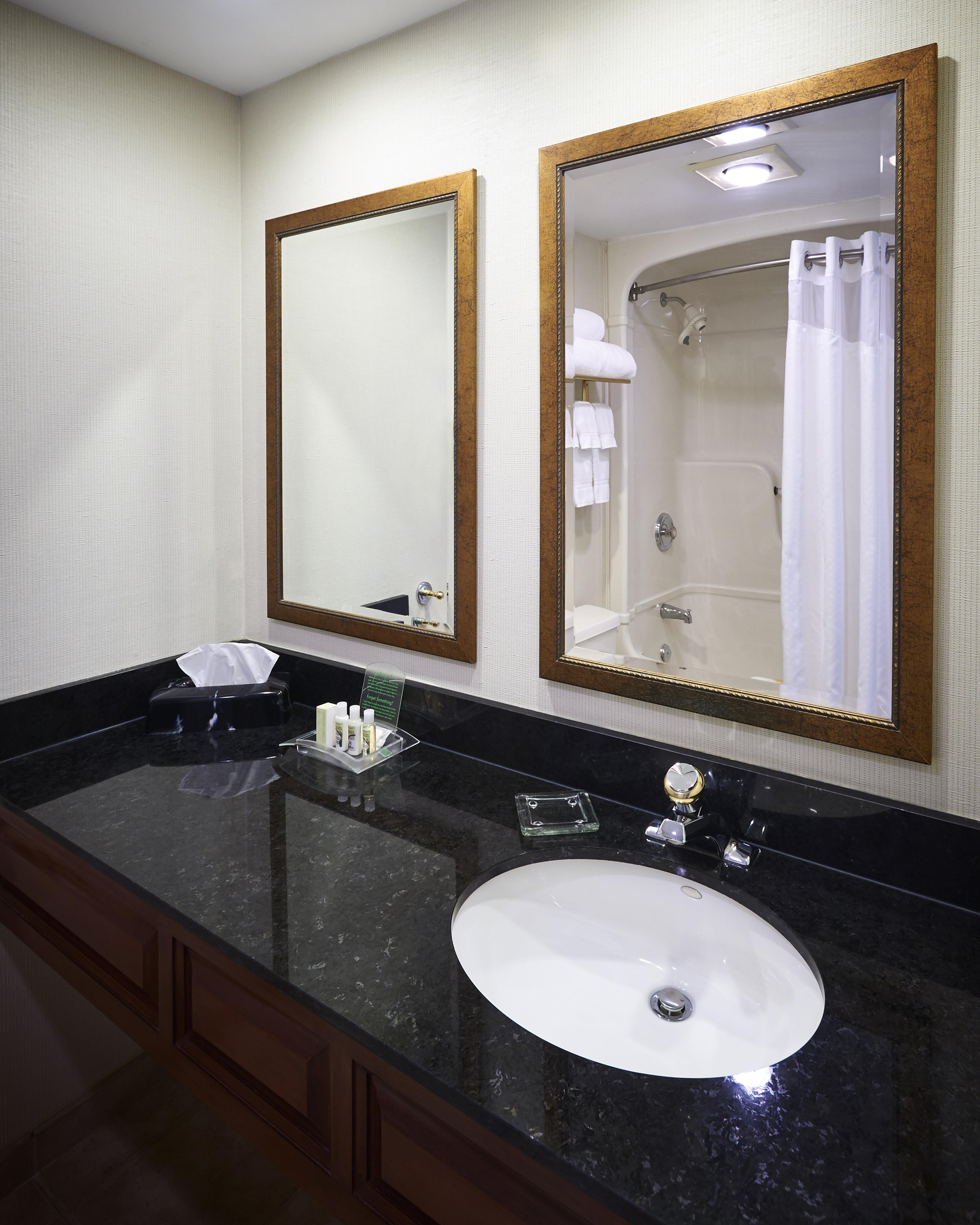 Holiday Inn & Suites Oakville At Bronte By Ihg Bagian luar foto