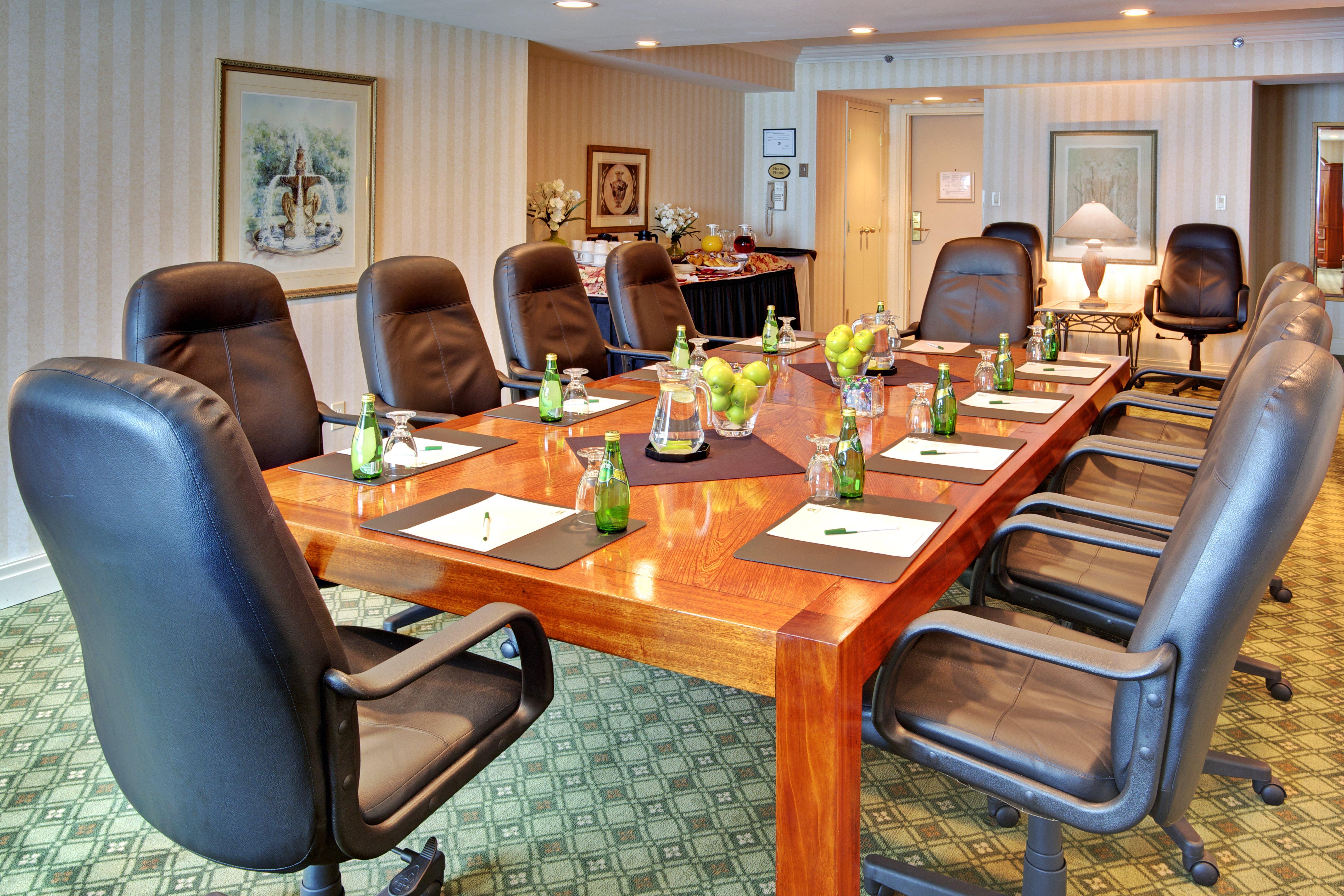 Holiday Inn & Suites Oakville At Bronte By Ihg Bagian luar foto